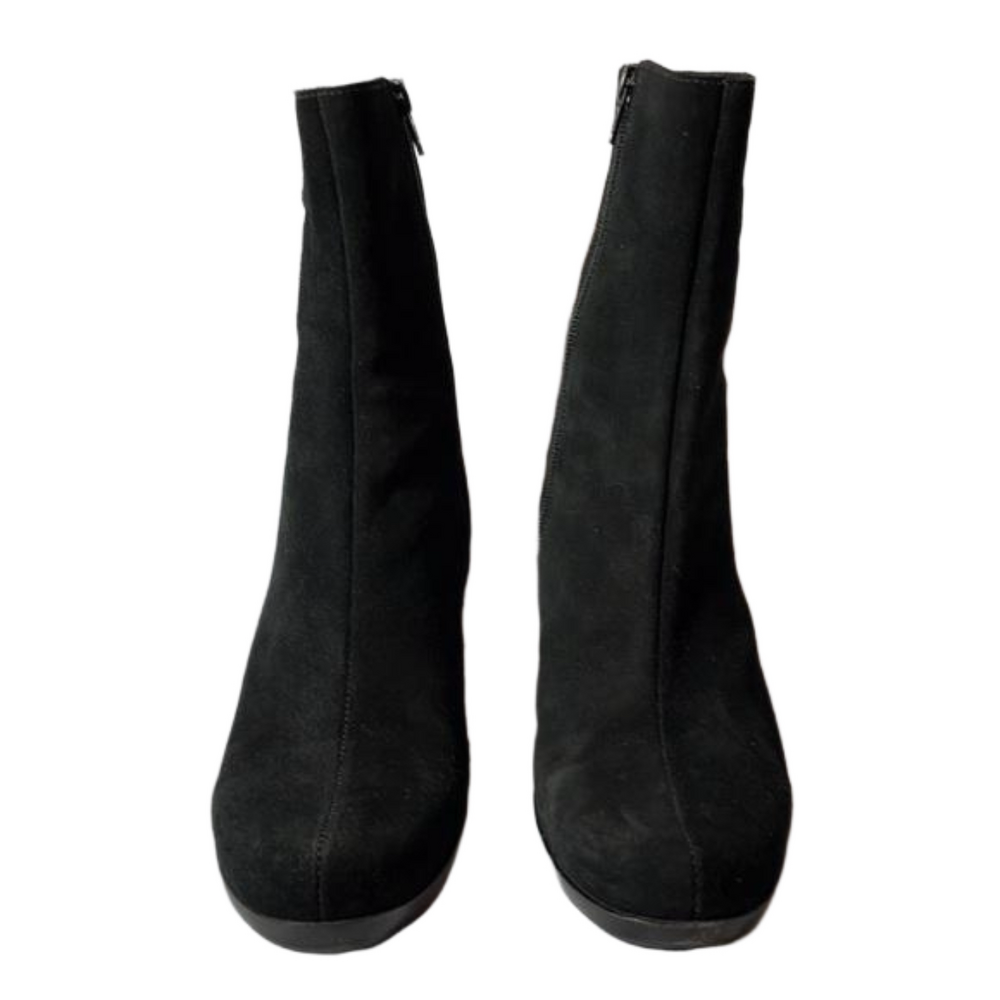 La CANADIENNE Black Suede Ankle Boots Size 9.5